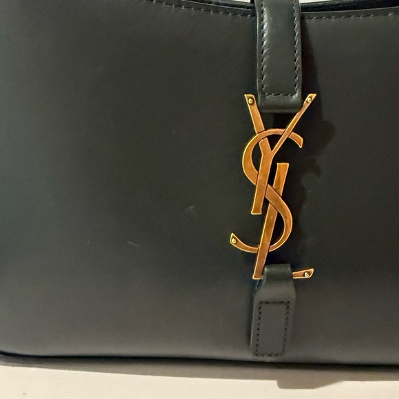 Ysl calfskin shoulder bag - Picture 6 of 11